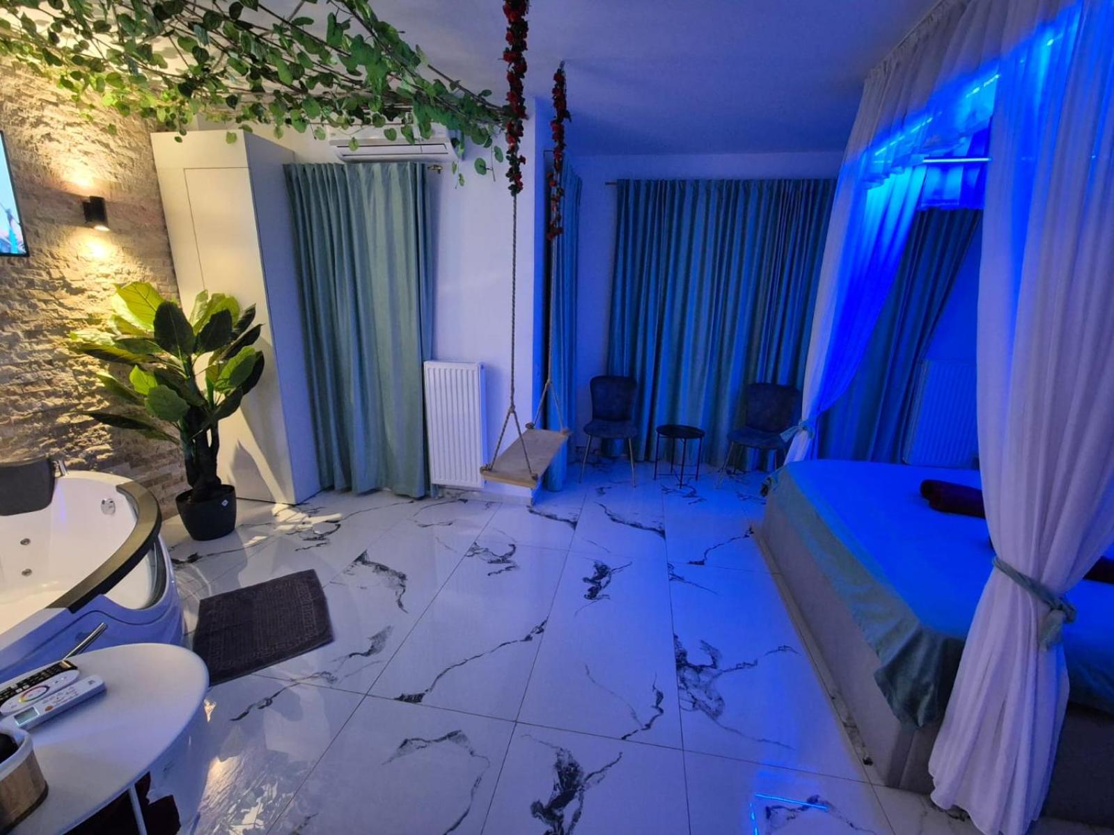 Appartamento Afi Discret Jacuzzi Bucarest Esterno foto