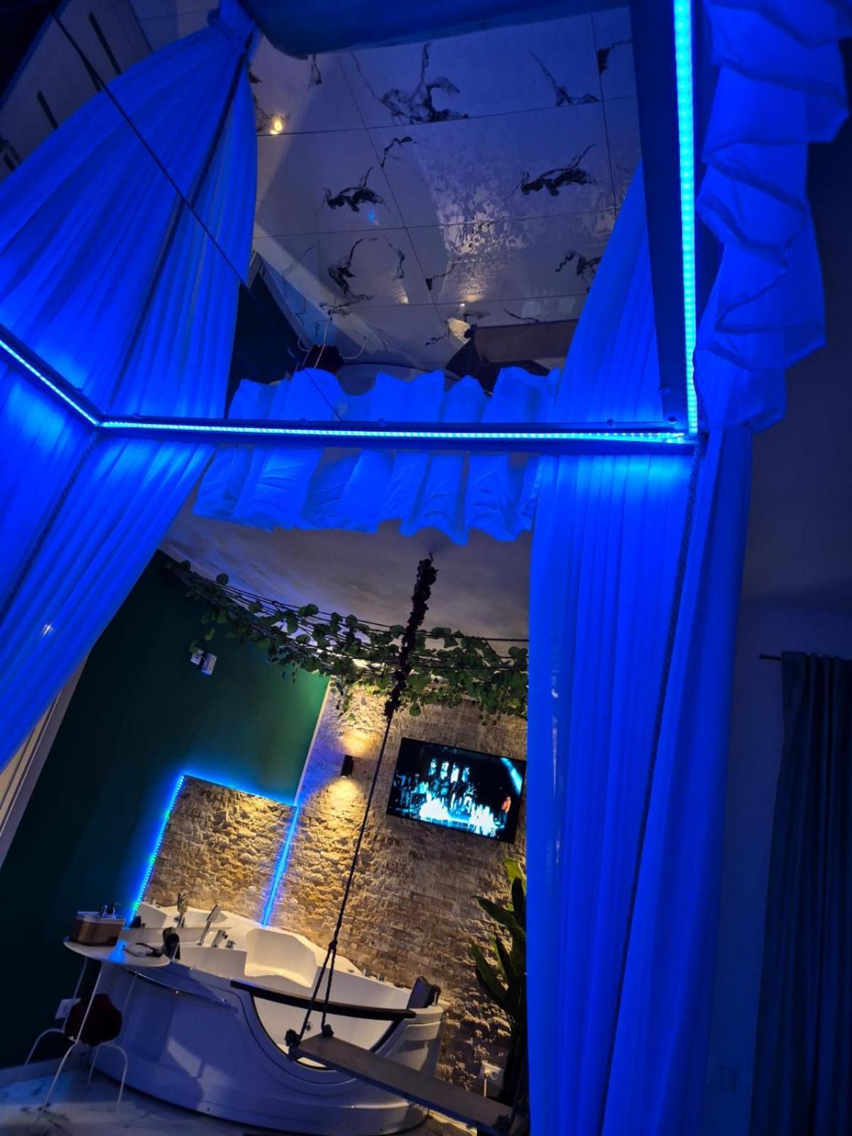 Appartamento Afi Discret Jacuzzi Bucarest Esterno foto